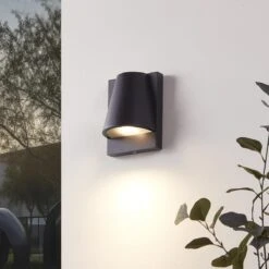 QAZQA Buiten Wandlamp Zwart IP44 Met Schemerschakelaar - Femke 16 QAZQA Buiten Wandlamp Zwart IP44 Met Schemerschakelaar - Femke -Tuinproducten 10144453