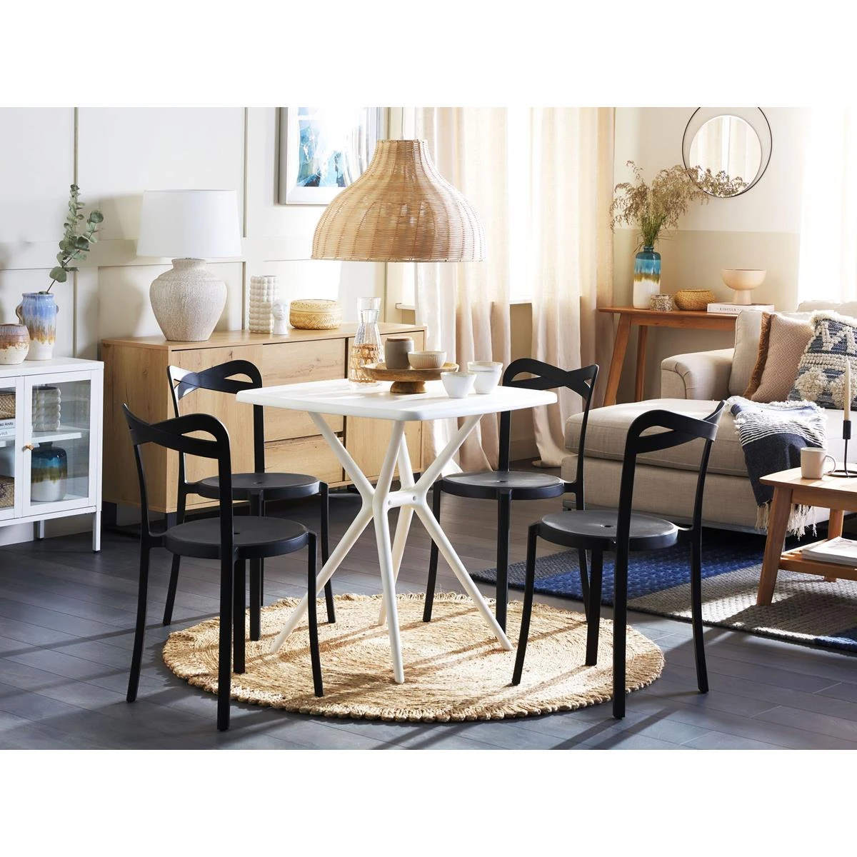 Beliani - SERSALE|CAMOGLI - Tuinset Voor 4 - Wit|Zwart 4 Beliani - SERSALE|CAMOGLI - Tuinset Voor 4 - Wit|Zwart - Afbeelding 2