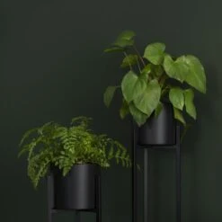 QUVIO Plantenstandaard Inclusief Pot - 22x22x90 Cm - Zwart - L 15 QUVIO Plantenstandaard Inclusief Pot - 22x22x90 Cm - Zwart - L -Tuinproducten 10651159