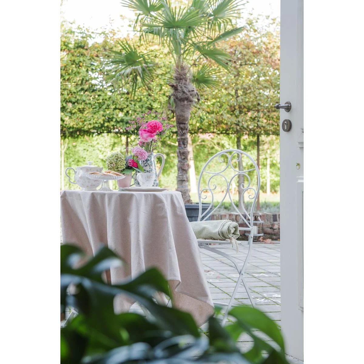 Clayre & Eef Bistroset Bistrotafel Bistrostoel 3-delig Ø 60x70 Wit 4 Clayre & Eef Bistroset Bistrotafel Bistrostoel 3-delig Ø 60x70 Wit - Afbeelding 2