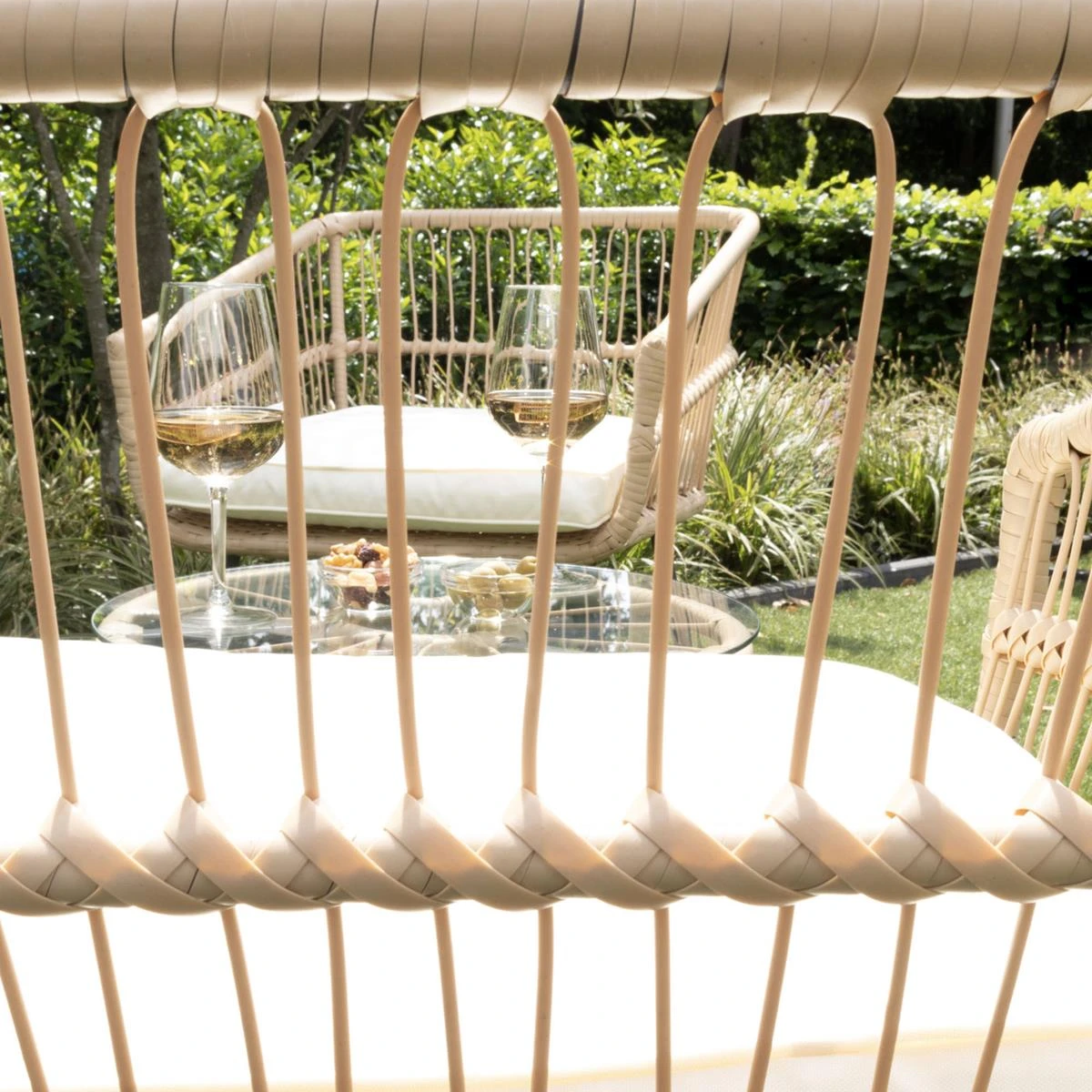 Giga Meubel - Tuinset Rattan - 2 Stoelen & 1 Tafel - Incl. Kussen 8 Giga Meubel - Tuinset Rattan - 2 Stoelen & 1 Tafel - Incl. Kussen - Afbeelding 6