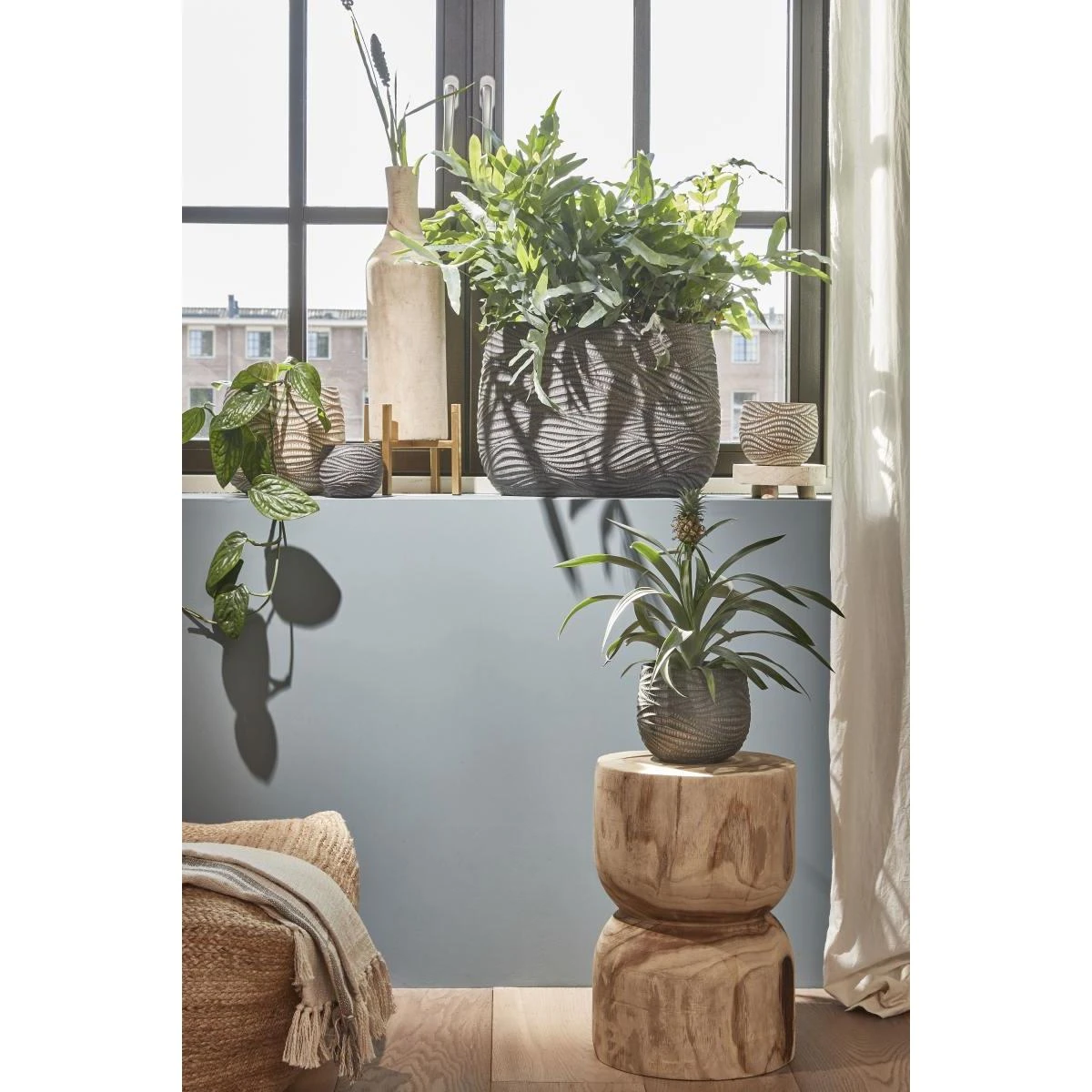 Mica Decorations Hendrick Bloempot - 21x21x19 Cm - Cement - Créme 6 Mica Decorations Hendrick Bloempot - 21x21x19 Cm - Cement - Créme - Afbeelding 4