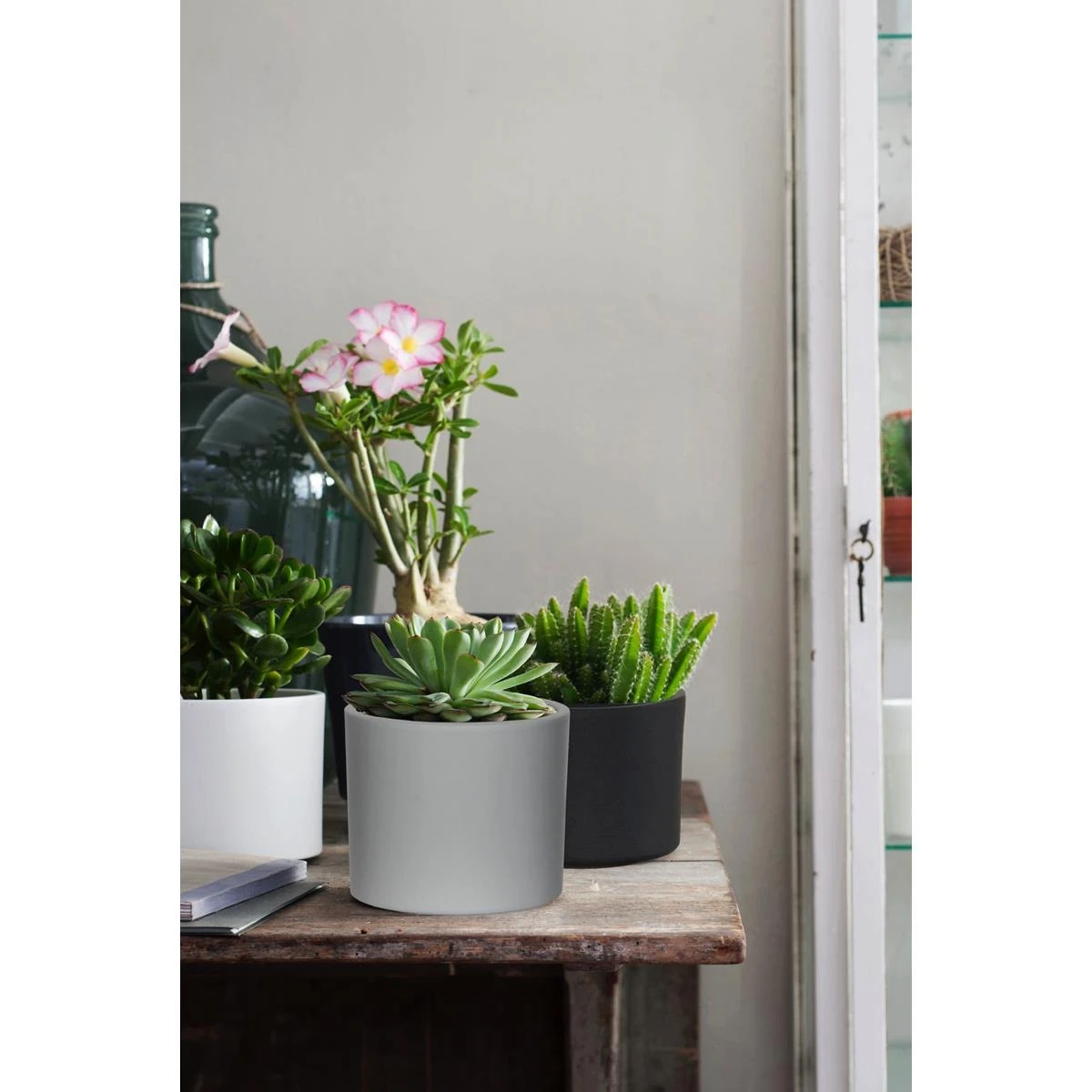 Mica Decorations Bloempot - Lichtgrijs - Keramiek - 17 X 14 Cm 5 Mica Decorations Bloempot - Lichtgrijs - Keramiek - 17 X 14 Cm - Afbeelding 3