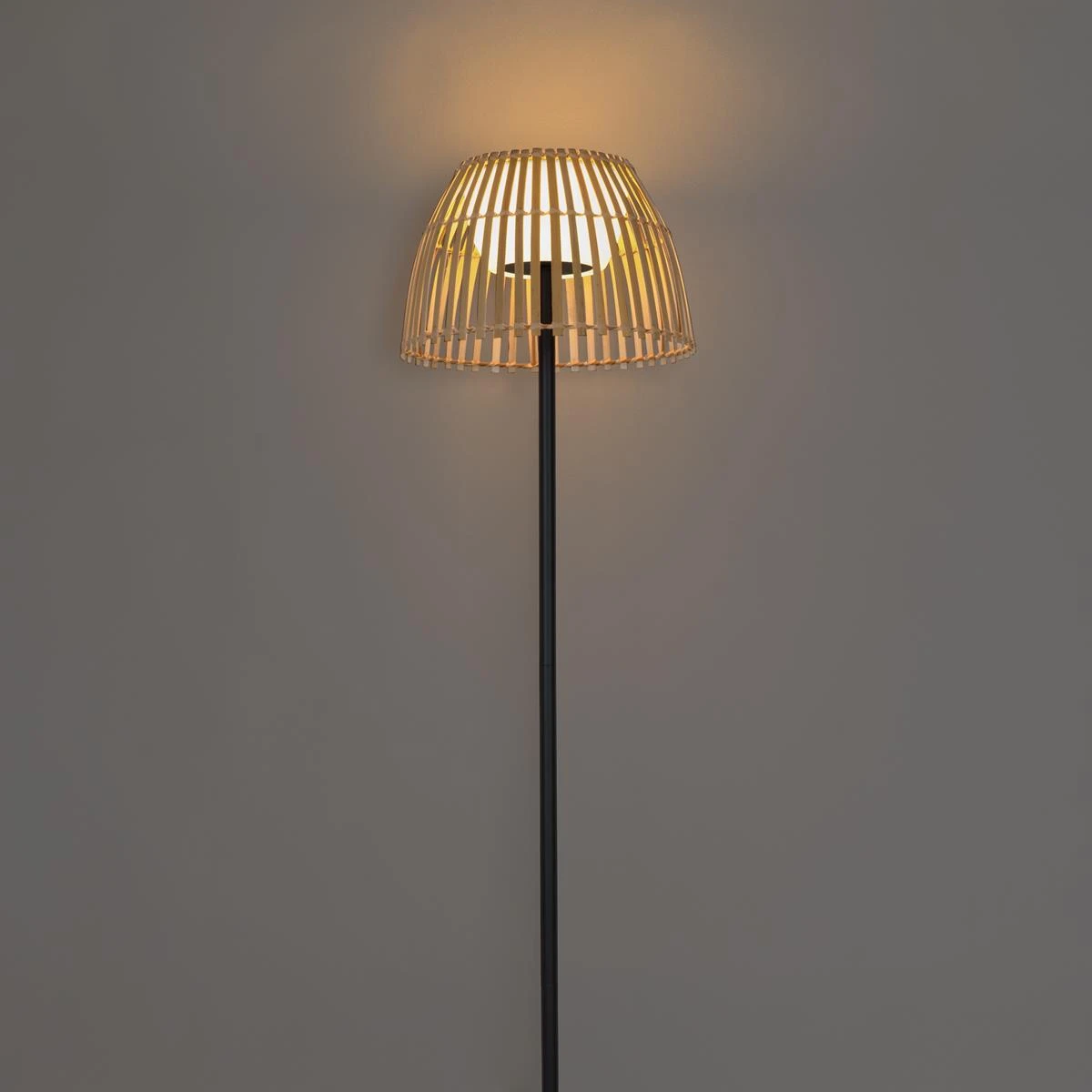 QAZQA Landelijke Buiten Vloerlamp Zwart Met Bamboe Incl. LED - Kaiser 4 QAZQA Landelijke Buiten Vloerlamp Zwart Met Bamboe Incl. LED - Kaiser - Afbeelding 2